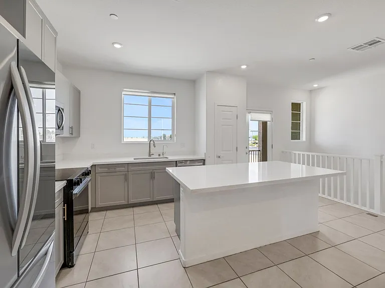 5684 Beguiling Falls St — Photo 4