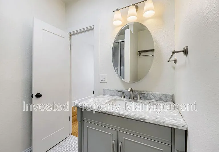 3007 N Hooker St — Photo 12