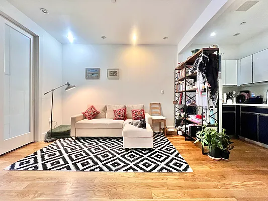 Rented by ERNY LLC | media 5