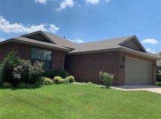 2005 N Carl St, Siloam Springs, AR 72761