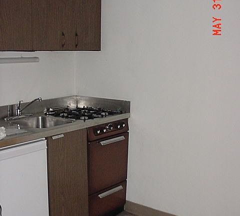 5th image of 2439 Holmes St