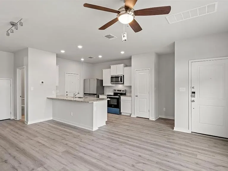 605 W South St #142 — Photo 3