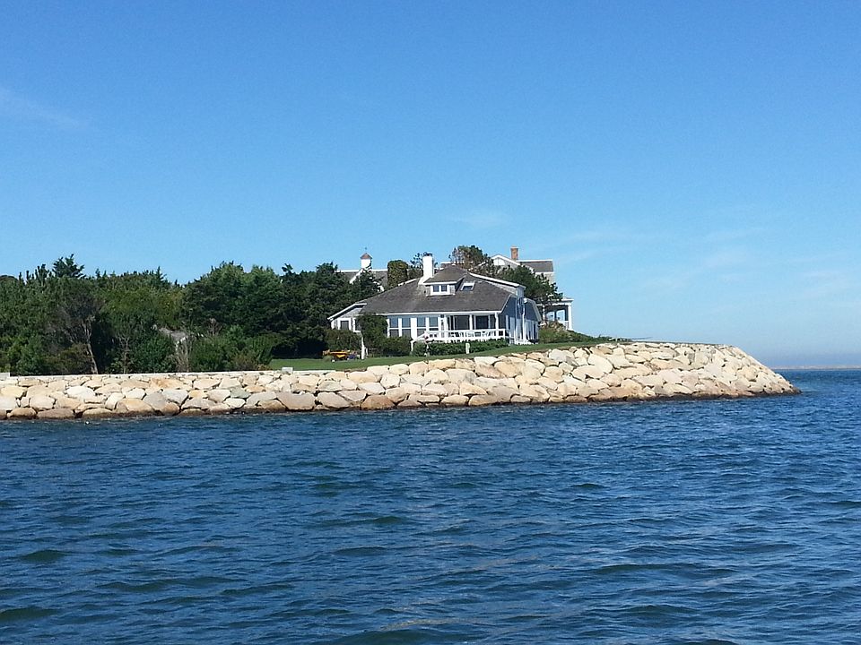 2nd image of 2 Salt Pond Rd