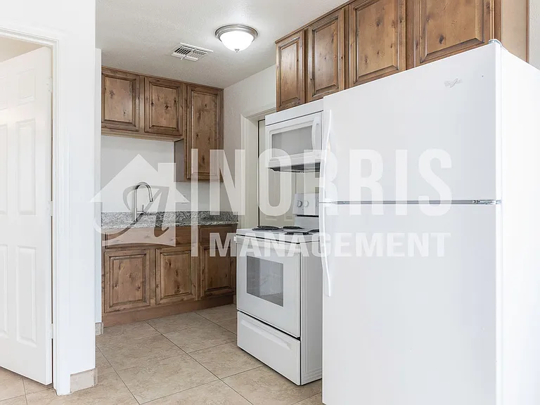 710 N Olive Ave — Photo 25