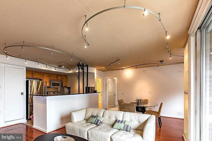 1st image of 880 N Pollard St APT 402