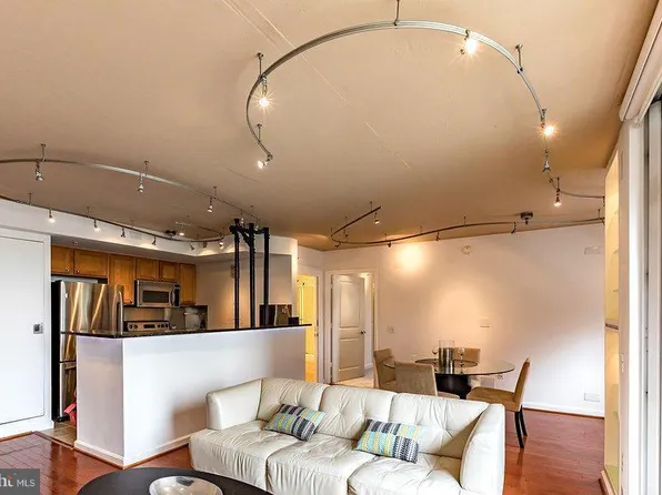 880 N Pollard St, Arlington, VA