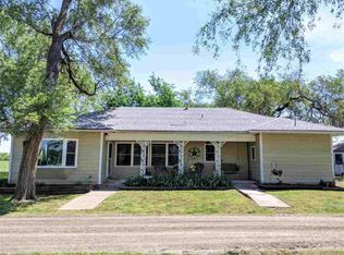 579 E 90th St S, Wellington, KS 67152
