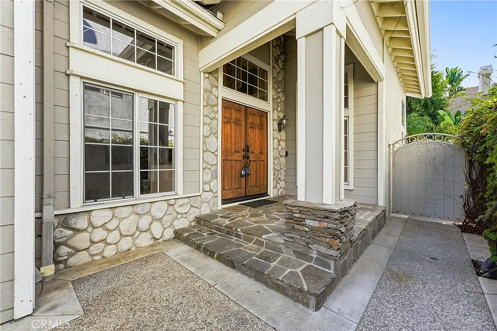 4 bed, 3204 sqft, $6,200 — Photo 3