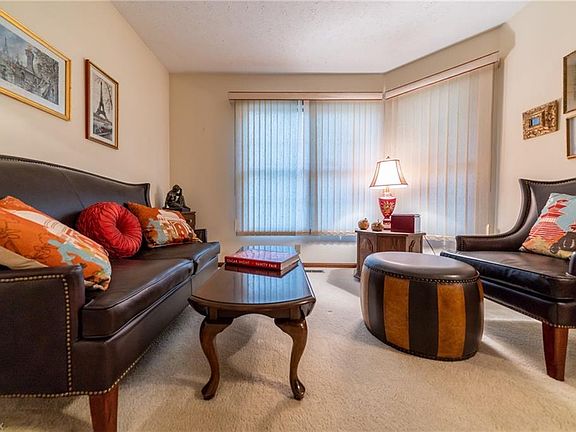 5th image of 805 Windrush Dr APT A1