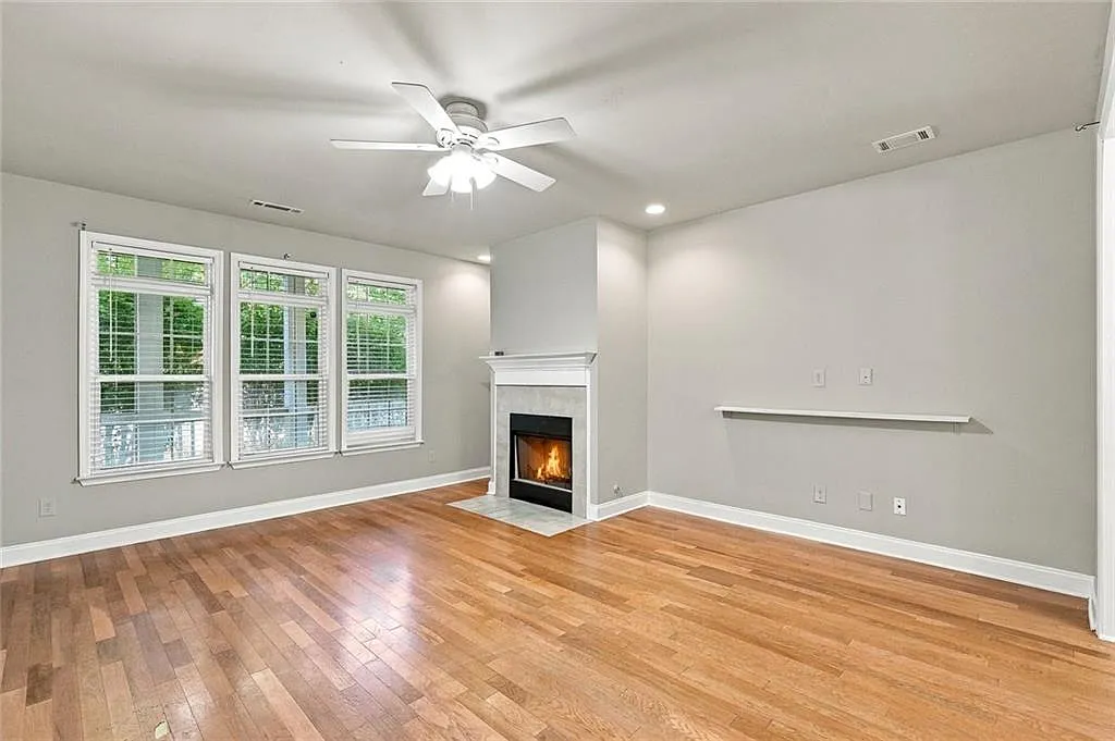 4 bed, 4.0 bath, 3276 sqft, $3,100 — Photo 4