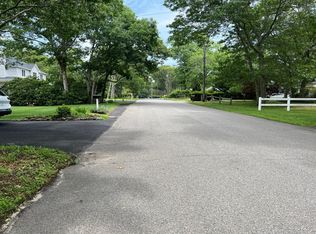 11 Wauhope Rd, Hampton Bays, NY 11946