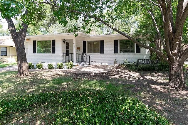 4023 Park Ln