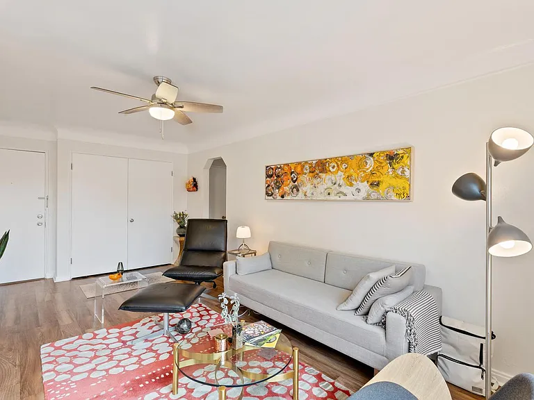Bermuda Apartments — Photo 15
