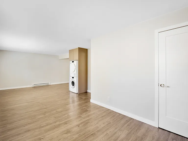 419 N Broadway — Photo 11