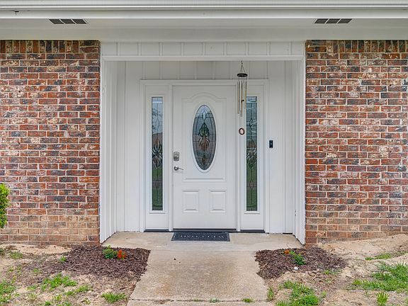 3rd image of 405 Brookwood Dr