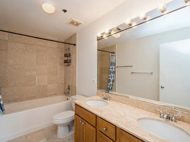 4350 N Broadway St #703 — Photo 13