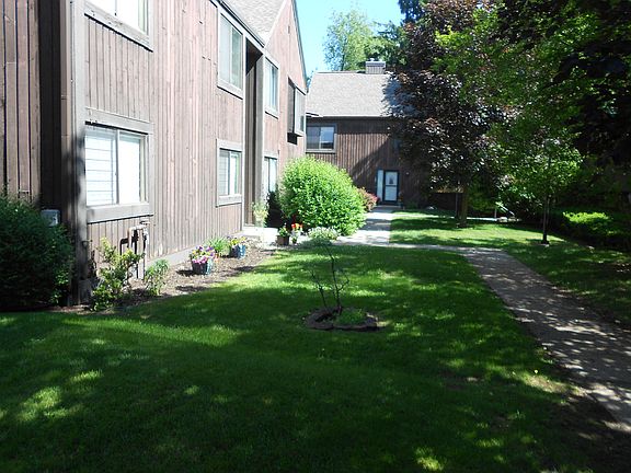 3rd image of 129 Balmoral Ct