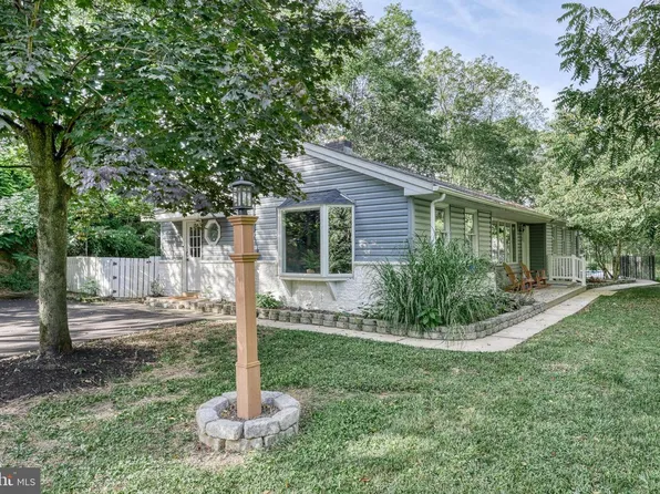 2711 Sand Beach Rd, Grantville, PA 17028