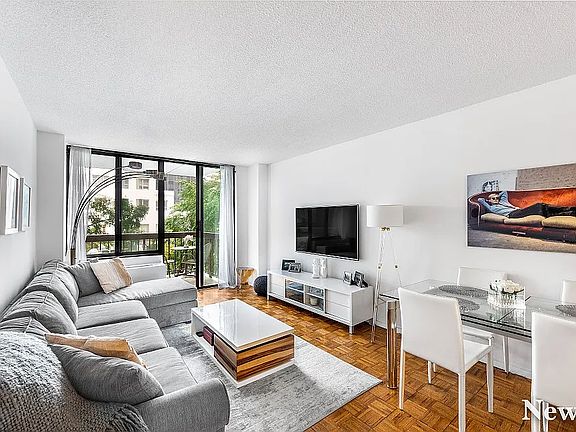 2nd image of 5 E 22nd St APT 8R