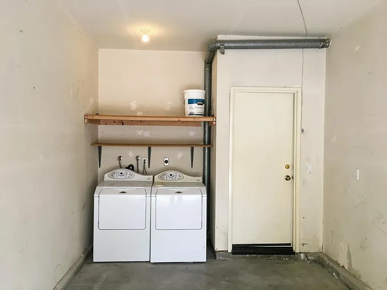 garage with direct acess and W/D