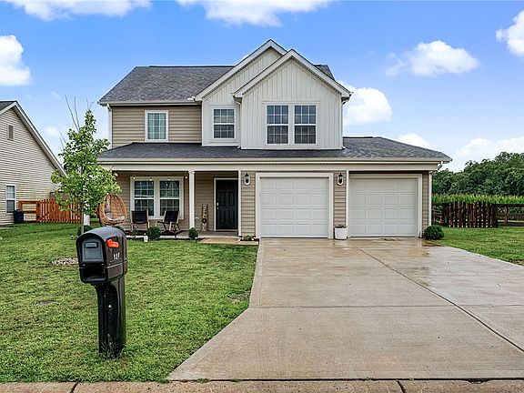 2nd image of 127 Pebble Stone Ln
