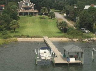 4001 Oak St, Morehead City, NC 28557