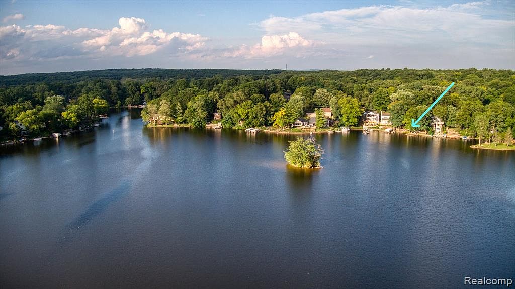 11518 Riverbank Ln, Pinckney, MI 48169 Zillow