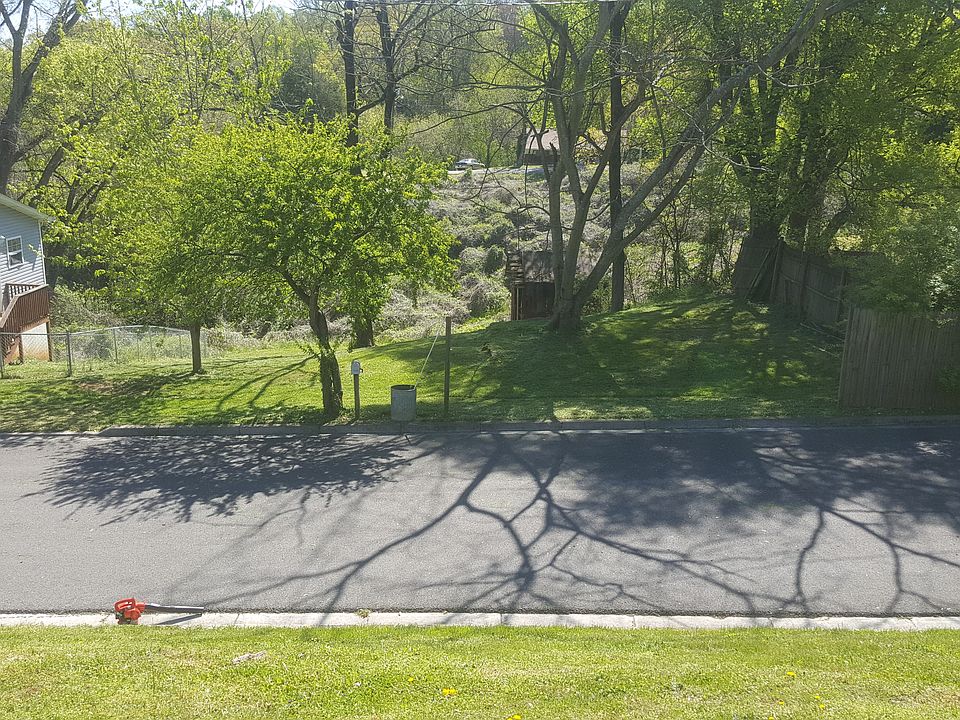 2nd image of 1233 Main St