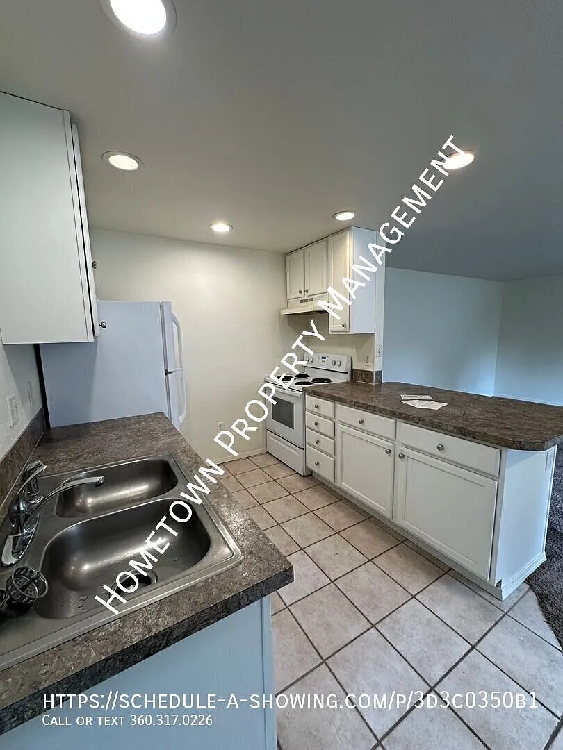 2 Bed, 2.5 Bath - Great Westside Location! Available Now! — Photo 4