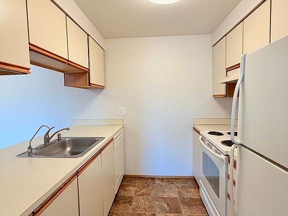 4th image of 2424 NW 59th St #405