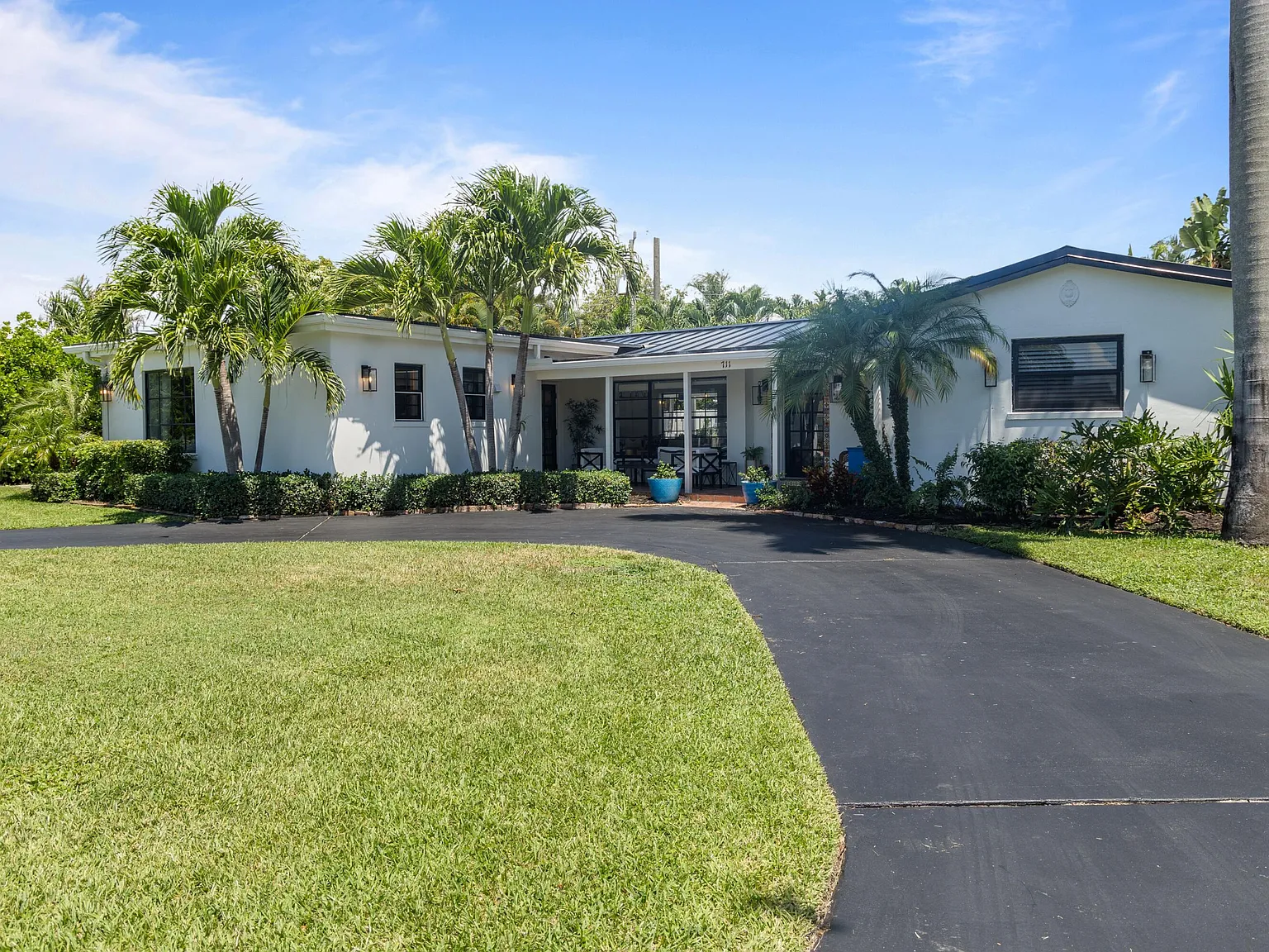 3 bed, 3.0 bath, 1988 sqft, $12,000 — Photo 2