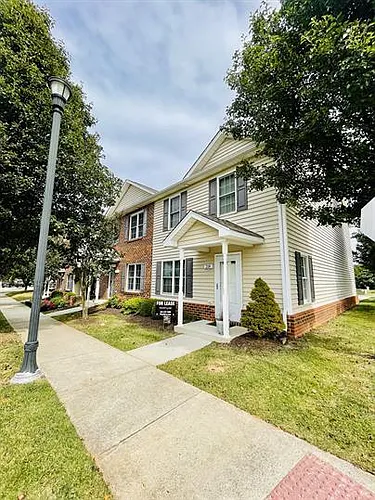 218 Colonnade St #1 Photo 1