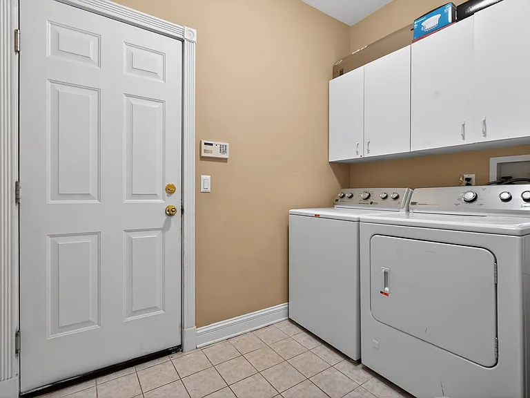 70 Winged Foot Dr — Photo 27