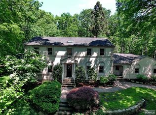 875 Meadow Ln, Franklin Lakes, NJ 07417