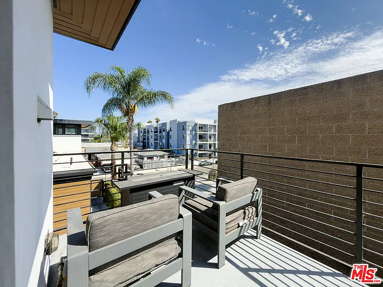 13354 Beach Ave — Photo 26