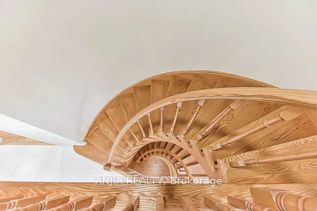 11 Berkeley Ct — Photo 10