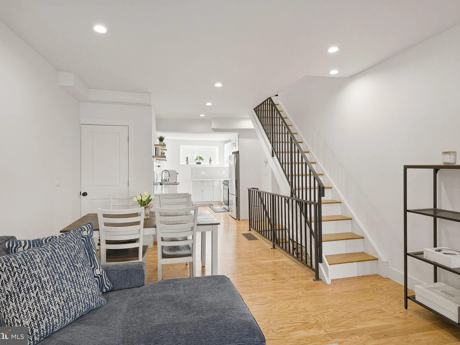 2 bed, 2.5 bath, 1052 sqft, $1,850 — Photo 4