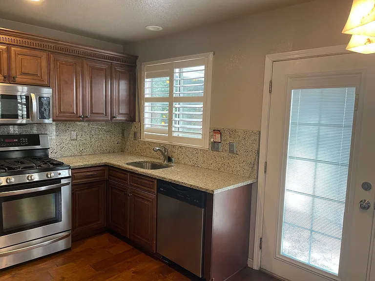 2234 Prestwick St — Photo 32