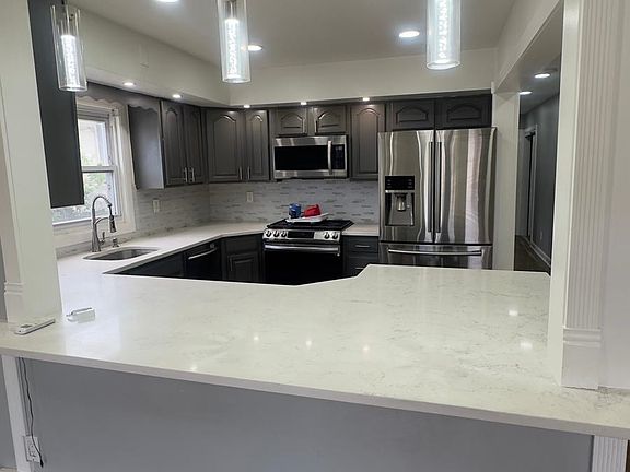 2nd image of 728 Liberty Ave Floor 1