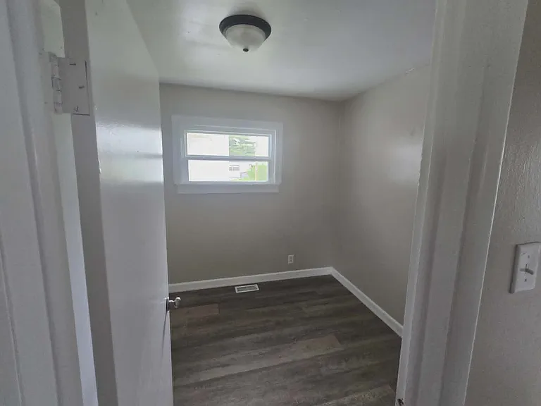 2118 N Watt Ave — Photo 6