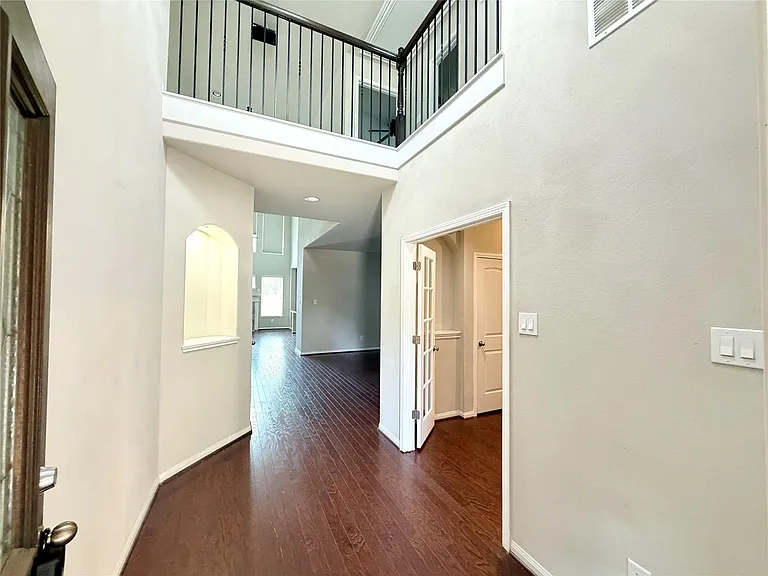 8002 Mesquite Hill Ln — Photo 4