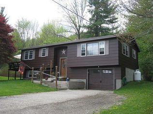 227 Valley View Dr, Pownal, VT 05261