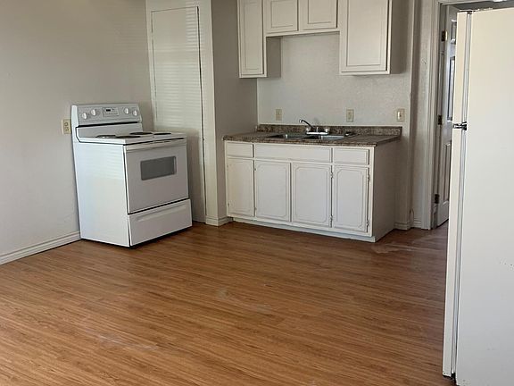 3rd image of 415 W 6th St