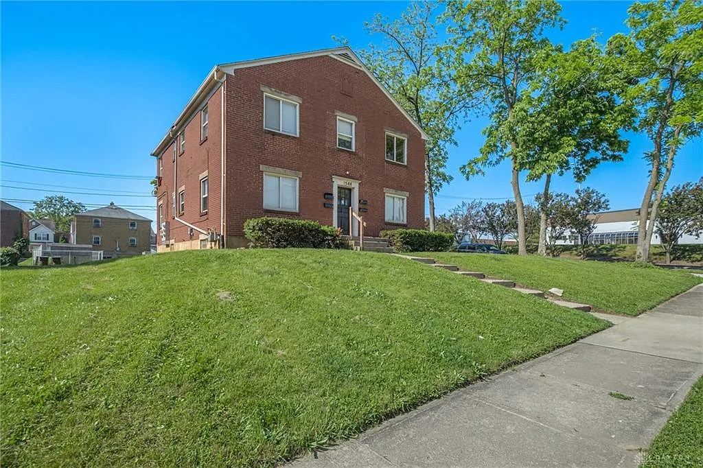 1 bed, 1.0 bath, 960 sqft, $795 — Photo 1