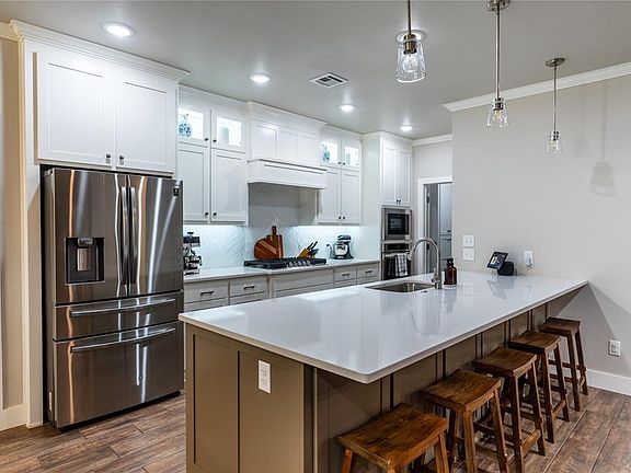 4th image of 14521 Rochefort Ln