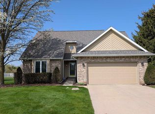 2345 Lost Creek Dr, Flushing, MI 48433