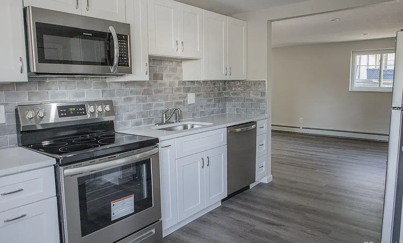 3 bed, 950 sqft, $2,150 — Photo 2
