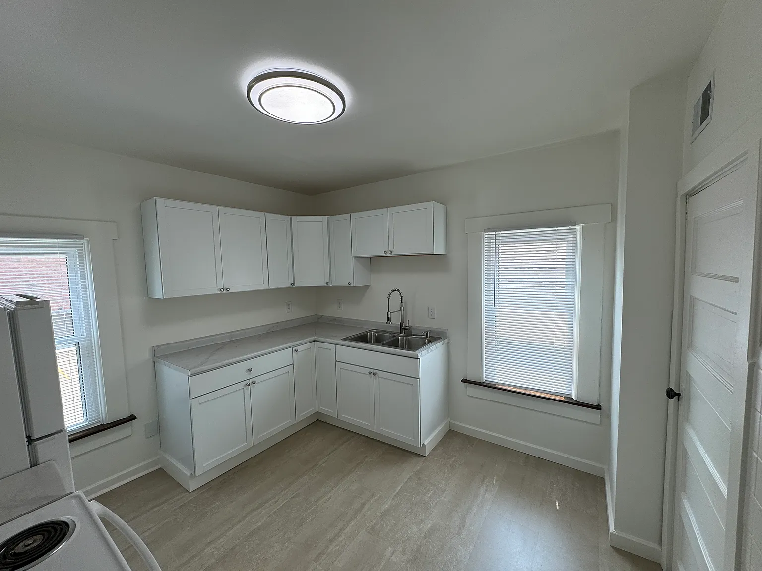 1111 Laurel Street — Photo 4