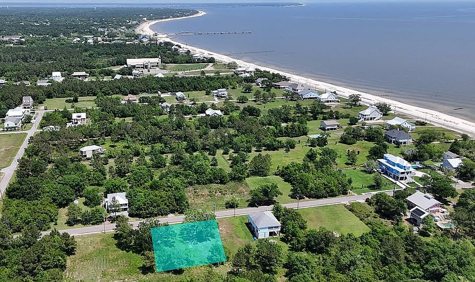 1st image of 137 Oak Blvd