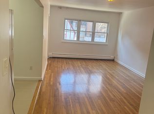 11708 Curzon Rd, Richmond Hill, NY 11418